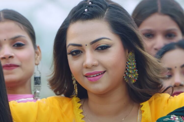Bhojpuri Song: तोहरा चुम्मा में Dinesh Lal Yadav और Raksha Gupta की रोमांटिक केमिस्ट्री ने जीता दिल
