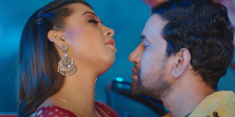 Bhojpuri Song: सोनहा सोनहा Dinesh Lal Yadav और Raksha Gupta के साथ भोजपुरी का नया रोमांटिक धमाका सुनिए अब कैप्टन म्यूजिक पर