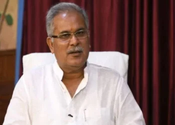 Bhupesh Baghel and Other Passengers Stuck in IndiGo Flight: All passengers including former CM Bhupesh Baghel not open after landing in Raipur, not all passengers including former CM Bhupesh Baghel, Doors of the Plane Did Not Open AFTER LANDING, All the passengers including Bhupesh baghel was stranded for half an hour