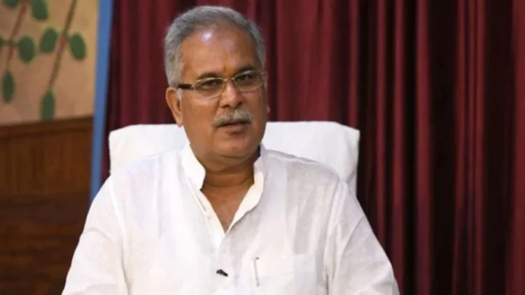 Bhupesh Baghel and Other Passengers Stuck in IndiGo Flight: All passengers including former CM Bhupesh Baghel not open after landing in Raipur, not all passengers including former CM Bhupesh Baghel, Doors of the Plane Did Not Open AFTER LANDING, All the passengers including Bhupesh baghel was stranded for half an hour
