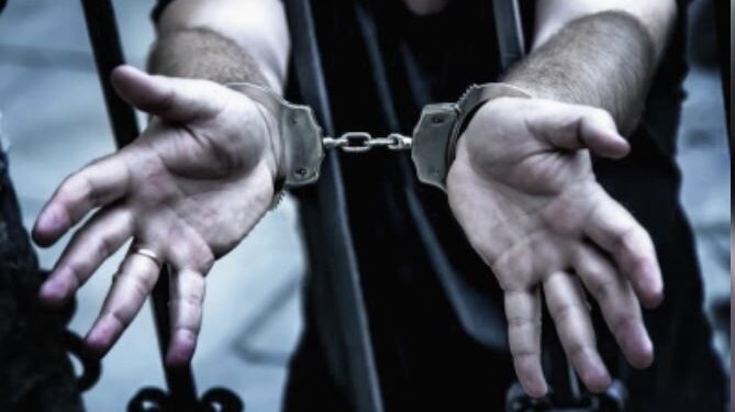 Bihar: BDO arrested red handed taking bribe of 20 thousand and revenue workers 35 thousand