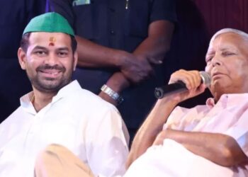 Bihar Politics 2025 | Tej Pratap Yadav News | Tej Pratap's Rebellious Move | RJD Expels Tej Pratap | Lalu Yadav Son Controversy | Tej Pratap vs Tejashwi | , There is a fierce battle in the Yadav family before Bihar elections! I am the next Lalu ... the rebellious move of Tej Pratap. News Track in Hindi