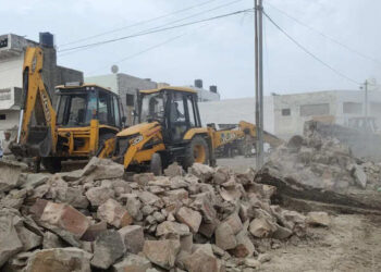 Bulldozer went on the cemetery in Bharatpur, broke the wall and removed