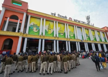 Bulldozer will run at New Delhi railway station. Station changed to catch the train.