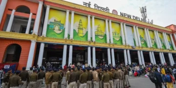 Bulldozer will run at New Delhi railway station. Station changed to catch the train.