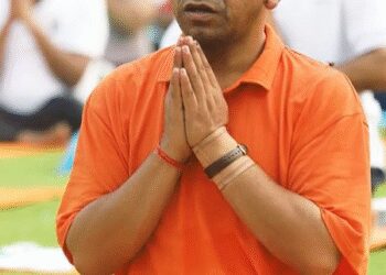 गोरखपुर में सीएम योगी ने किया योगाभ्यास , बोले- योग के जरिए भारत ने विश्व कल्याण का मार्ग प्रशस्त किया