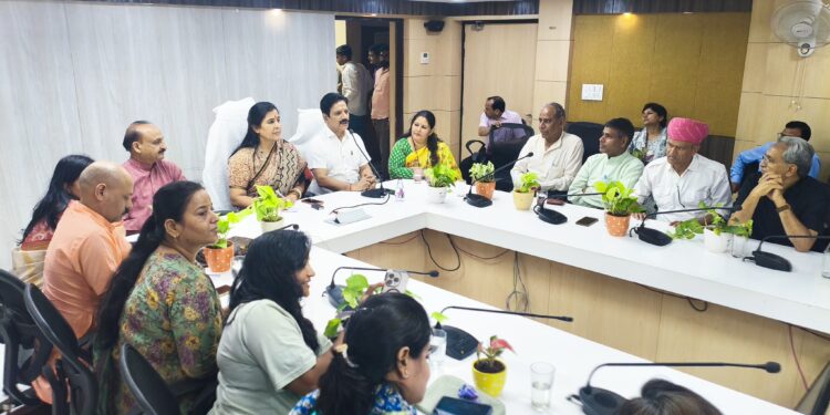 Campaign to make pink city yogamay once again, Mayor Dr. Soumya Gurjar meeting with Yogacharyas