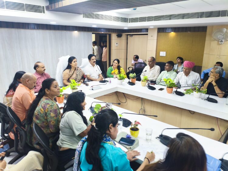Campaign to make pink city yogamay once again, Mayor Dr. Soumya Gurjar meeting with Yogacharyas