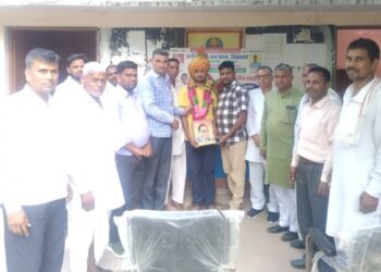 Celebration in Nagla Bhalli: Arun Kushwaha selected in NEET UG, villagers welcomed