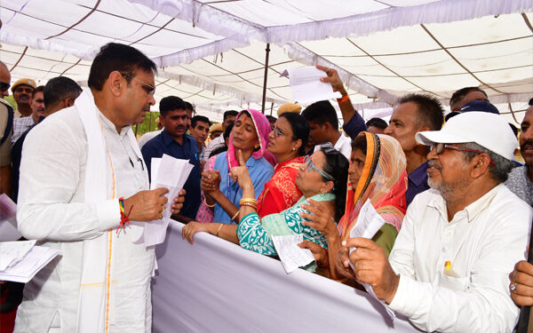 Chief Minister Bhajan Lal Sharma did public hearing at Jaisalmer Circuit House