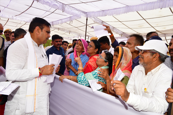 Chief Minister Bhajan Lal Sharma did public hearing at Jaisalmer Circuit House