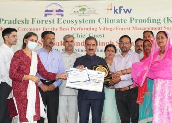 Chief Minister honored forest committees in Kangra-Chamba, calls youth to join forest conservation campaign