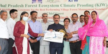 Chief Minister honored forest committees in Kangra-Chamba, calls youth to join forest conservation campaign