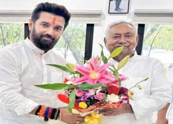Chirag Paswan Rebelled Against Ndaàà ¥ ¤ Opened Front Against CM Nitishà ¥ ¤ Chirag Paswanà ¥ ¤ Nitish Kumarà ¥ ¤ Chirag Paswan Angryà ¥ ¤ Bihar Electionsà ¤ Bihar Politics | Bihar Politics: Bagwat from Chirag Paswan's NDA, opened a front against CM Nitish, a letter written on this matter. News Track in Hindi