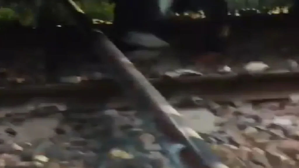Conspiracy of Train Accident: A conspiracy to overturn the train on the Delhi-Saharanpur rail route failed by a vigilant driver, got 12 fit long thick pipe on the track, Conspiracy of Train Accident by Placing 12 Feet long pipe on Railway Track in Up Fails
