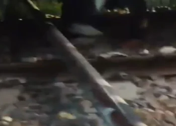 Conspiracy of Train Accident: A conspiracy to overturn the train on the Delhi-Saharanpur rail route failed by a vigilant driver, got 12 fit long thick pipe on the track, Conspiracy of Train Accident by Placing 12 Feet long pipe on Railway Track in Up Fails