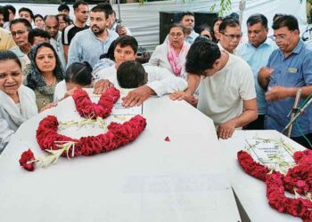 Cover Katha/Ahmedabad aircraft accident: tragic wait for the victim families
