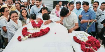 Cover Katha/Ahmedabad aircraft accident: tragic wait for the victim families