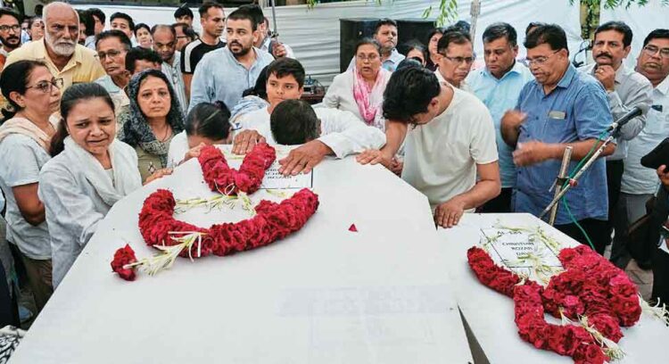 Cover Katha/Ahmedabad aircraft accident: tragic wait for the victim families