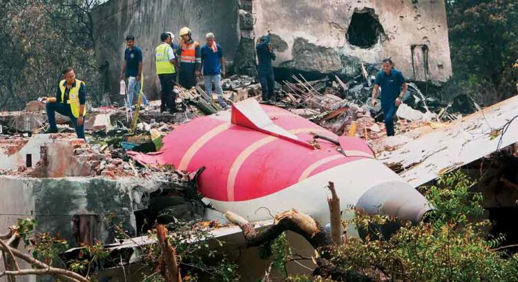 Cover story/plane crash: Save ... Save ... all Swaha