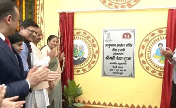 Delhi received 33 Arogya Temple and 17 Jan Aushadhi Center; Rekha Gupta said- cleaning the corruption of the previous government with a broom