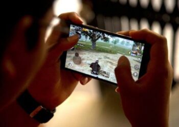 Digital addiction: Mobile took the place of parents' lap?