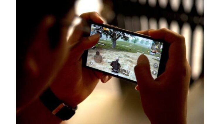 Digital addiction: Mobile took the place of parents' lap?