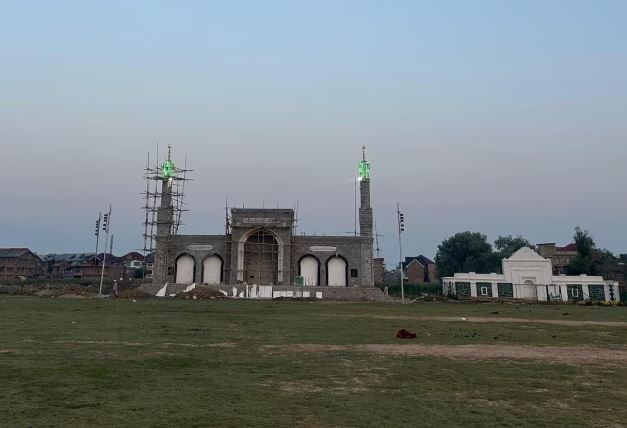 Eid prayers are not allowed in Idgah Maidan and Jama Masjid in Srinagar