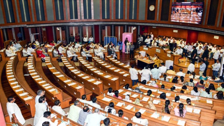 Election Permanent Committee Delhi Municipal Corporation Today, Political War Between BJP and Aam Aadmi Party | Election of Delhi Municipal Corporation's Standing Committee today, political battle between BJP and Aam Aadmi Party. News Track in Hindi