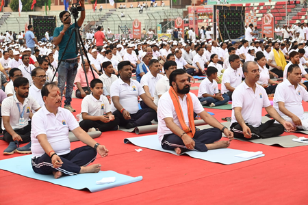 Enthusiasm for yoga in Bihar, from common people to ministers also did yoga