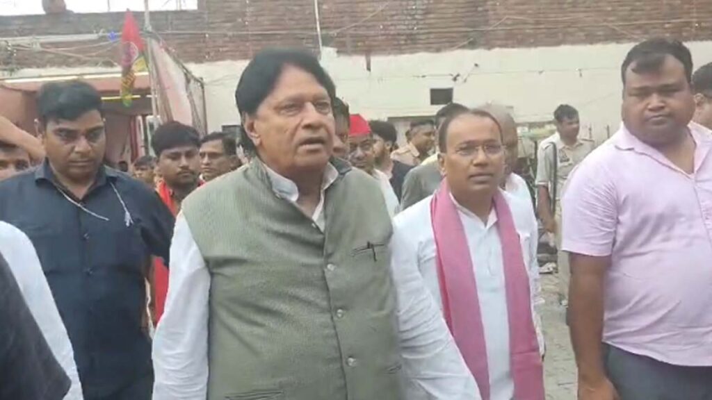 Firozabad News | Ramjilal Suman Ka Bayan | Newstrack Hindi News | Up ka taaza samachar in hindi | Firozabad News: Ramjilal Suman said on the Etawah incident, said- "This is not a conflict between two societies and castes, there is a difference of ideologies". News Track in Hindi