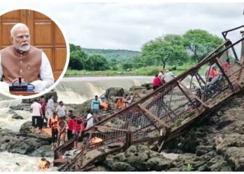 Four people killed, 18 injured due to bridge collapse on Pune Indrayani river; PM Modi takes information from Fadnavis