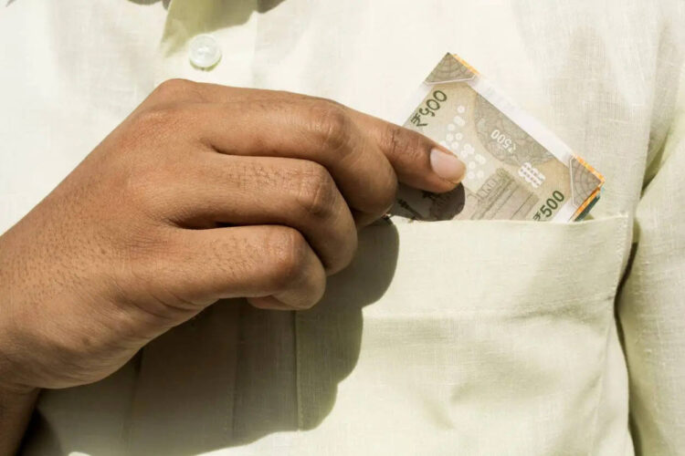 'Give money only with you…', fulfilled the demand of wife, then what happened that the husband's body was found the next day