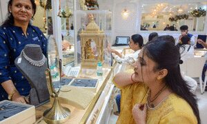 सोना इस हफ्ते 1,700 रुपए से अधिक हुआ महंगा, चांदी 1.05 लाख रुपए के पार