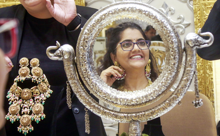 Gold prices fall after US Federal Reserve keeping interest rates unchanged