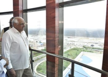 Gujarat Chief Minister Bhupendra Patel visits RE Park in Khavda, information about project progress