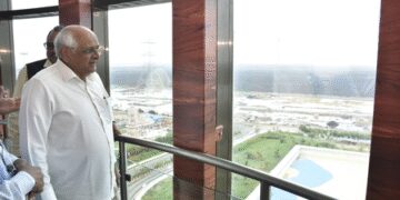 Gujarat Chief Minister Bhupendra Patel visits RE Park in Khavda, information about project progress