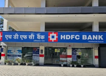 HDFC Bank Eye Circle. CEO Shashidhar Jagdishan came in wraps. The bank said that when he went to recover the loan, the scandal is done.