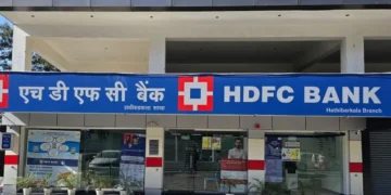 HDFC Bank Eye Circle. CEO Shashidhar Jagdishan came in wraps. The bank said that when he went to recover the loan, the scandal is done.