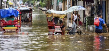 Heavy rains and floods in Assam, Sikkim and Manipur are disturbed; Prime Minister Modi assured all possible help
