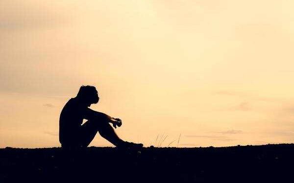 वासना में डूबा इंसान कैसे खो देता है आत्मविश्वास और आत्म-सम्मान? वीडियो में जानिए इससे पीछा छुड़ाने के अचूक उपाय 