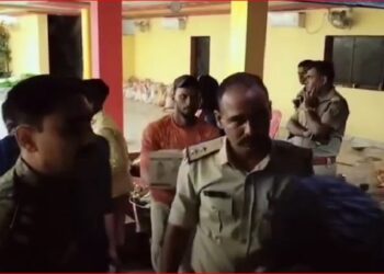 Illegal gun factory busted, weapon making equipment and illegal liquor seized in Sadadih market of Jharkhand