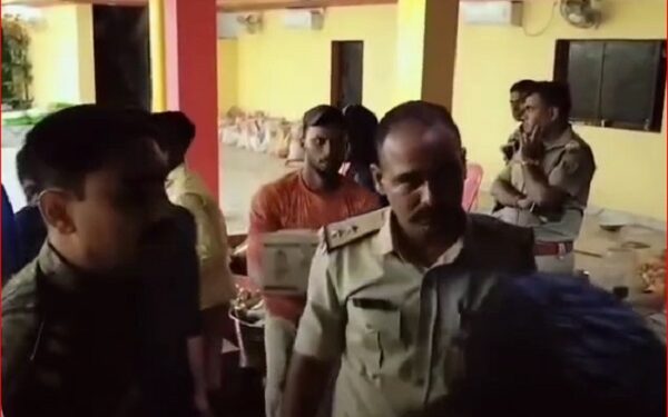 Illegal gun factory busted, weapon making equipment and illegal liquor seized in Sadadih market of Jharkhand