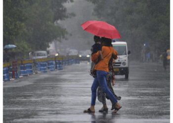 Indian Meteorological Department issued a red alert for heavy to extremely heavy rainfall in 5 districts of Kerala
