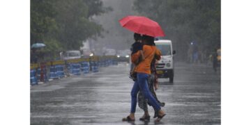 Indian Meteorological Department issued a red alert for heavy to extremely heavy rainfall in 5 districts of Kerala