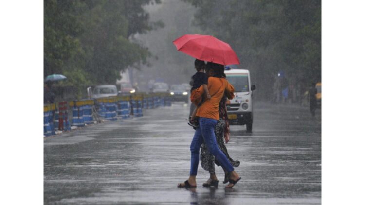 Indian Meteorological Department issued a red alert for heavy to extremely heavy rainfall in 5 districts of Kerala