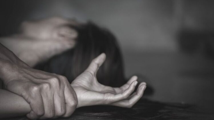 Iron rod in private part refused to become a porn actress got a horoscope punishment in howrah | Iron rod in private part ... Refused to become a porn actress, then got a dreadful punishment! , News Track in Hindi