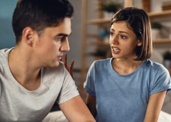 दुखभरे अतीत में जी रहा है कोई आपका अपना? 2 मिनट के लीक्ड फुटेज में बताये इन संकेतों से जानिए उसकी छिपी पीड़ा