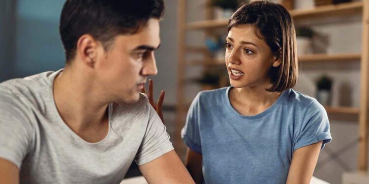 दुखभरे अतीत में जी रहा है कोई आपका अपना? 2 मिनट के लीक्ड फुटेज में बताये इन संकेतों से जानिए उसकी छिपी पीड़ा