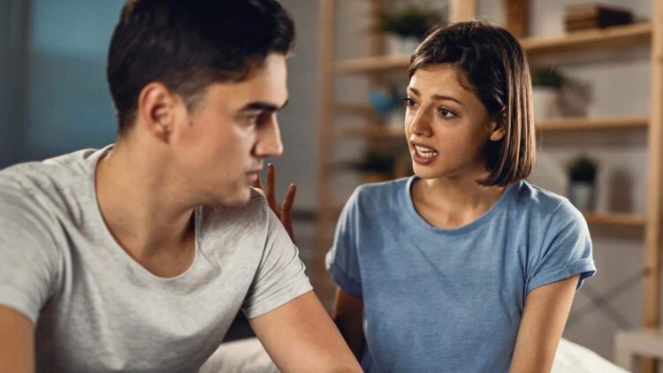 दुखभरे अतीत में जी रहा है कोई आपका अपना? 2 मिनट के लीक्ड फुटेज में बताये इन संकेतों से जानिए उसकी छिपी पीड़ा